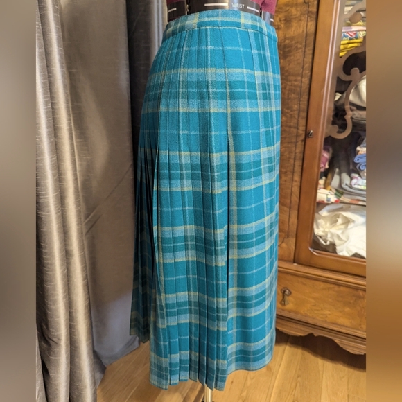 Vintage Wool Kilt Skirt, Small, by Aljean Canada, EUC - Picture 3 of 7